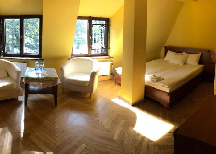 Dworek Cieszynski Otel *