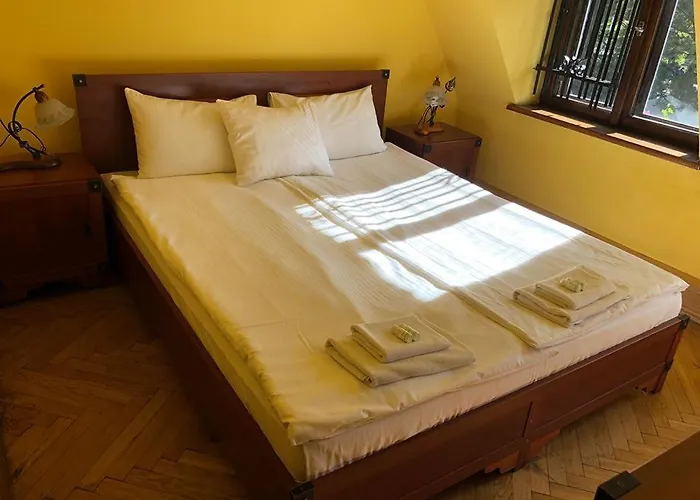 Dworek Cieszynski Otel *