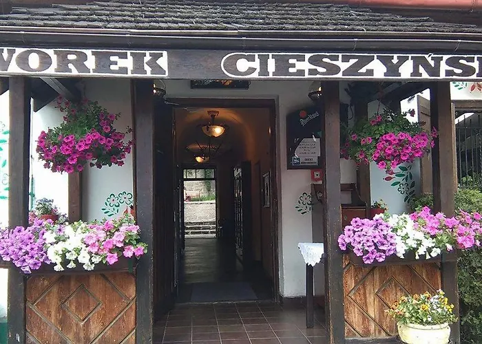 Dworek Cieszynski Otel *